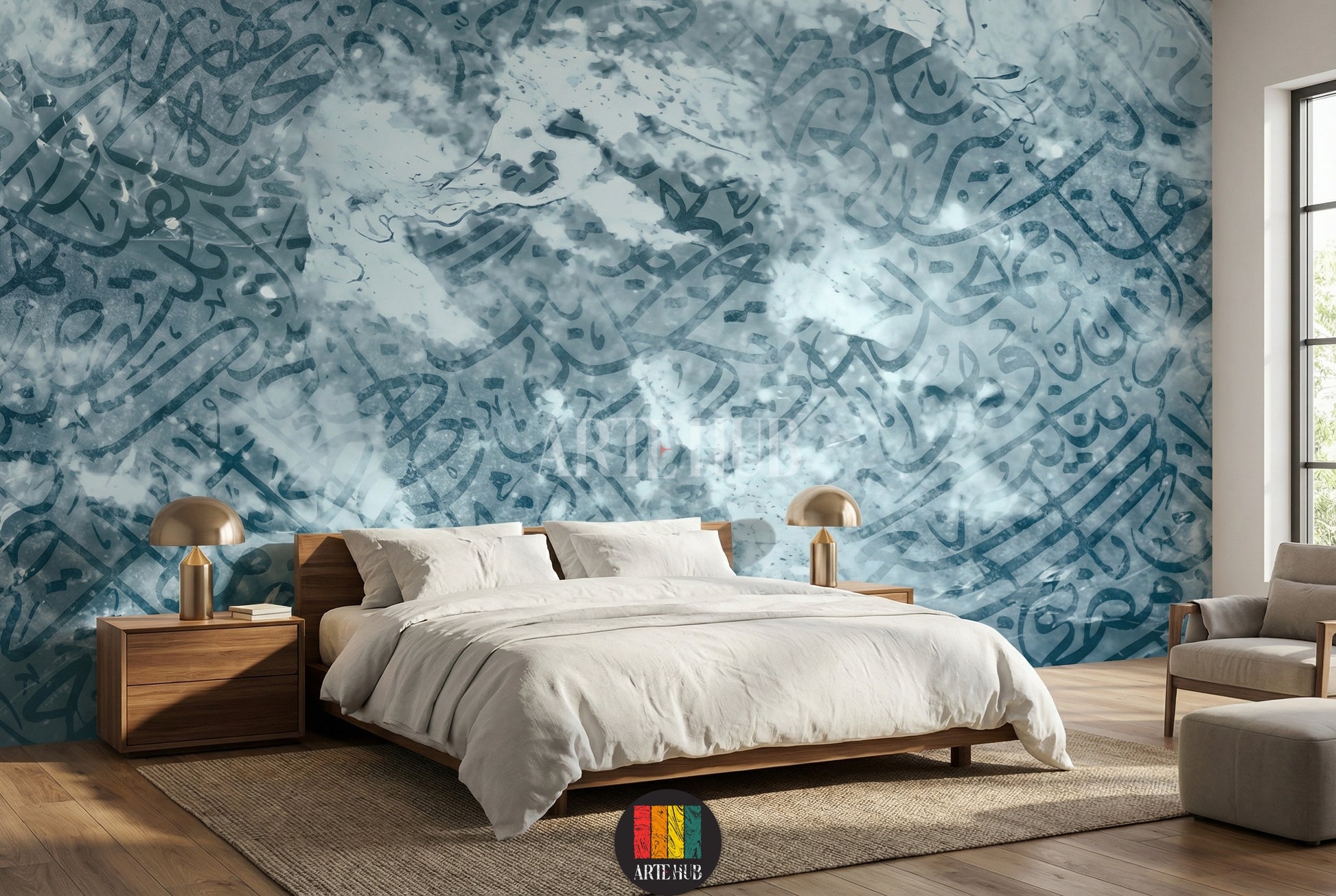 A modern bedroom featuring a prominent wallpaper with abstract Arabic calligraphy in shades of blue and grey, creating a serene artistic atmosphere. Ideal wall decor for homes in Egypt.
غرفة نوم عصرية تحتوي على ورق حائط مميز بفن الخط العربي التجريدي بدرجات الأزرق والرمادي، مما يخلق أجواء فنية هادئة. مثالي لديكور حوائط المنازل في مصر.
room: bedroom