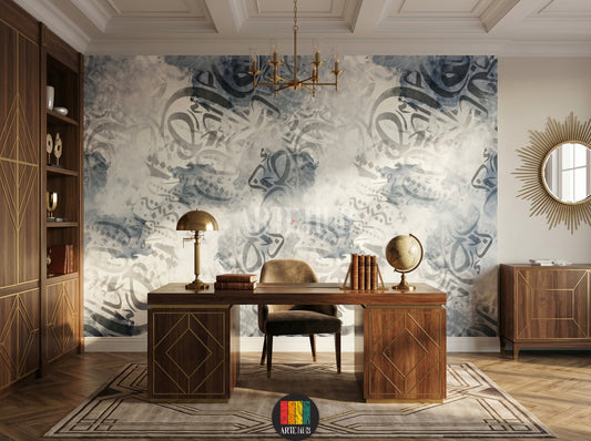 A stylish office featuring a wall covered in grey and blue abstract watercolor Arabic calligraphy wallpaper, perfect for modern Egyptian home decor.
غرفة مكتب أنيقة بورق حائط خط عربي بألوان رمادية وزرقاء مائية مجردة، مثالي لديكورات المنازل العصرية في مصر.
room: office