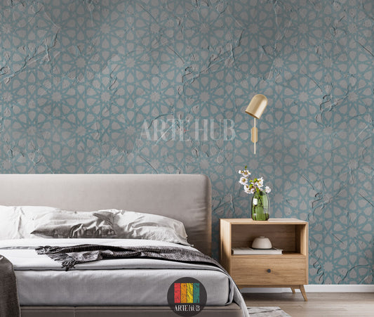 Full view of a modern bedroom featuring a light blue and grey geometric textured wallpaper with an Islamic pattern. A white sofa with grey pillows, a white coffee table with candles and decor, and modern black pendant lights are visible. Ideal for contemporary home decor in Egypt.
صورة كاملة لغرفة نوم عصرية بها ورق حائط مزخرف بنقوش هندسية إسلامية باللون الأزرق الفاتح والرمادي. تظهر كنبة بيضاء بوسائد رمادية، طاولة قهوة بيضاء مع شموع وديكور، وإضاءة معلقة حديثة. 
room: bedroom