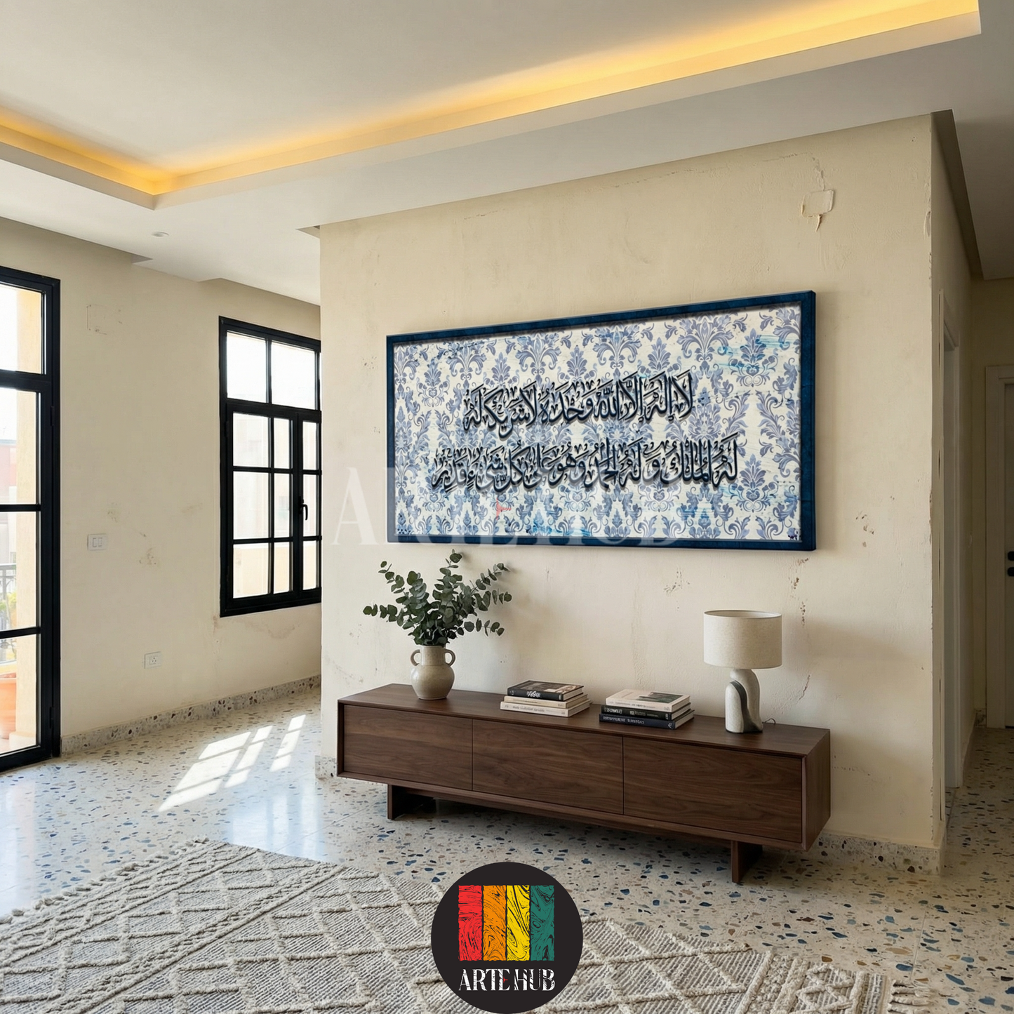  A wide horizontal canvas featuring elegant blue Arabic calligraphy 'La ilaha illa Allah' over a patterned damask background, perfect for modern Egyptian homes by Artehub Egypt.

 تابلوه كانفاس أفقي يضم الشهادة بالخط العربي الأزرق على خلفية من الزخارف الكلاسيكية، مناسب لديكورات الحوائط المودرن في مصر من تصميم Artehub.