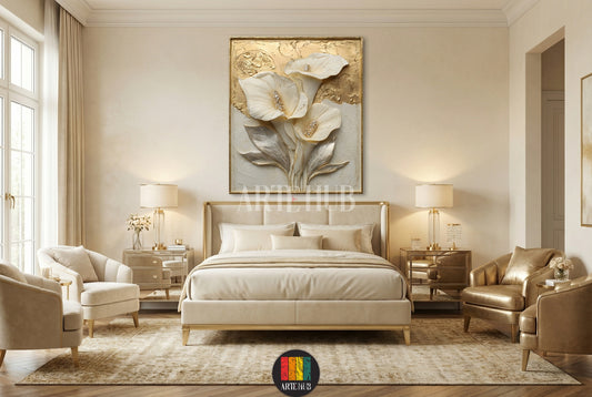 A sophisticated 3D Calla Lily canvas wall art with gold and white textures, hanging above a dark wood console table in a luxurious hallway with a spiral staircase, perfect for upscale Egyptian interiors.
تابلوه كانفاس فاخر ثلاثي الأبعاد بتصميم زهور الكالا باللونين الذهبي والأبيض، معلق فوق طاولة كونسول خشبية داكنة في مدخل فخم مع درابزين ذهبي، مثالي للديكورات الراقية في مصر.
