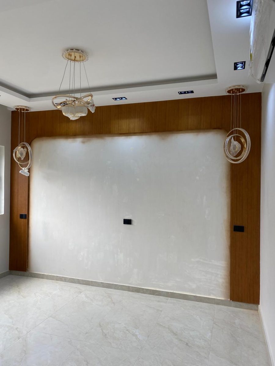 Empty wall before wallpaper